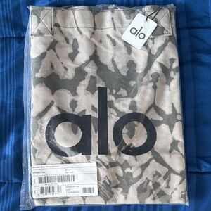 ALO Yoga Gray and Black Tote Bag